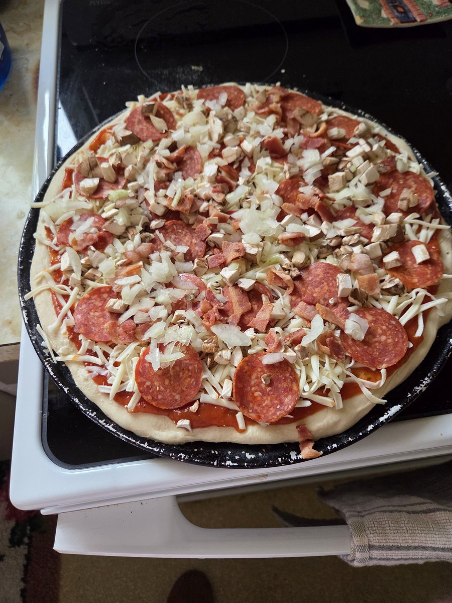 sandyweir20's tweet photo. Sunday dinner is homemade pizza and dessert is chocolate marshmallow squares. https://t.co/Gno7rR046h