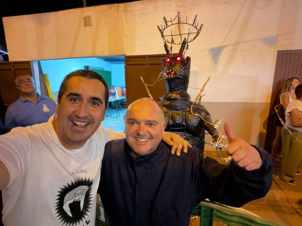 BorjaSenado's tweet photo. Fiestas de El Socorro de Tegueste “Hermanamiento de El Socorro de Tegueste con El Socorro de Breña Baja”💐🔔Bonito acto vivido anoche de hermanamiento entre dos pueblos, o dos barrios Canarios, como son El Socorro de Tegueste y de Breña Baja. Gracias a tod@s q hicieron posible👏 https://t.co/i0LCuIQM3D