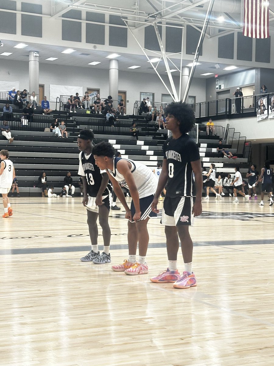 LyleSmith_12's tweet photo. Another week of work down for @newmanjagshoops , continuing to build these last couple weeks of pre-season. Strong performance this weekend in fall league action. @CoachCHollomon @swish_scout @KyleSandy355 @SHReport @VisionAthletic2 @CoachEd3232 https://t.co/BbAQnhBx0u