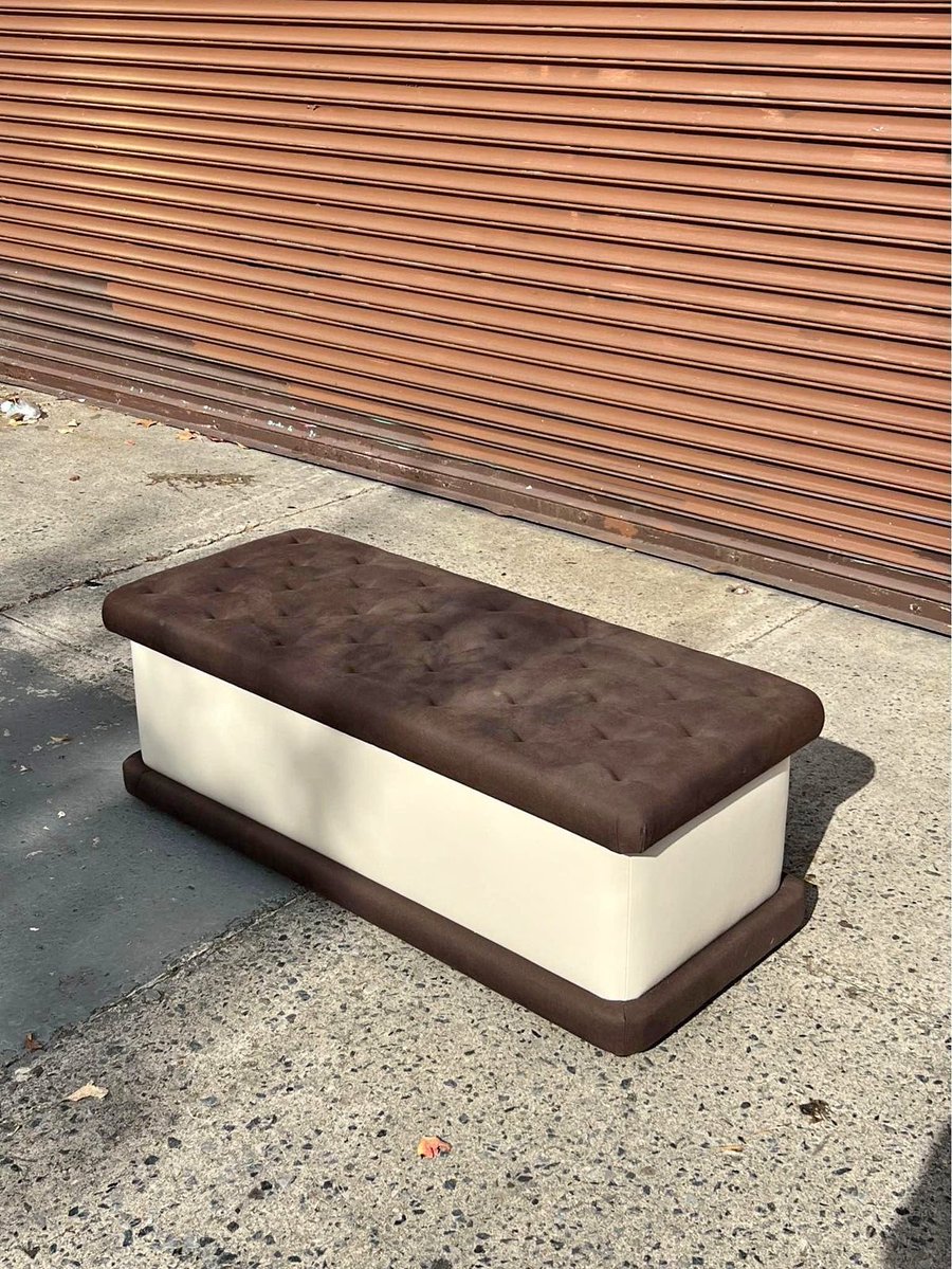 300moods's tweet photo. I NEED AN ICE CREAM SANDWICH BENCH https://t.co/FFf4XFfLaW