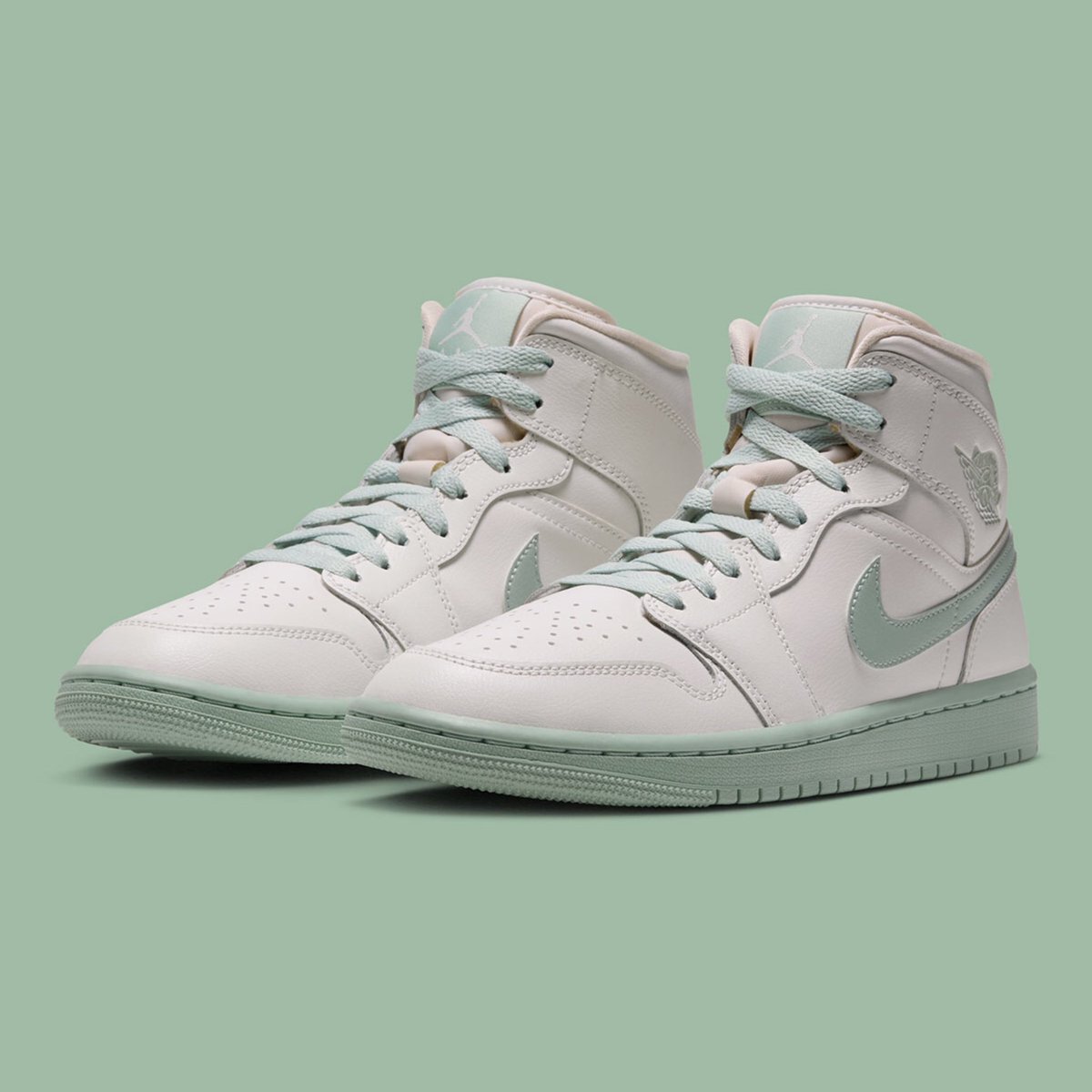 JumpmanDaily's tweet photo. Jordan Brand will release the Air Jordan 1 Mid “Pistachio Frost” in Fall/Winter 2026 with retail price of $130 USD
#JordanBrand #AirJordan1 https://t.co/EXO9F82Ymo