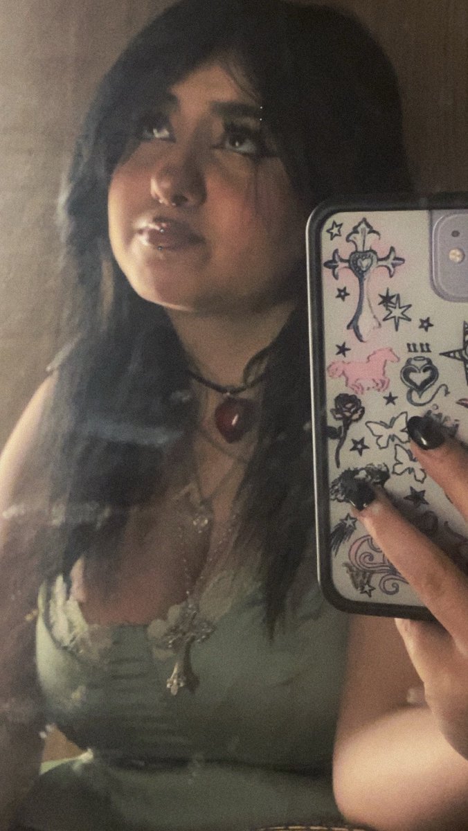 w1tchbtchh's tweet photo. witch bitch. 🧙🏻‍♀️ https://t.co/B1kWNg7LTA