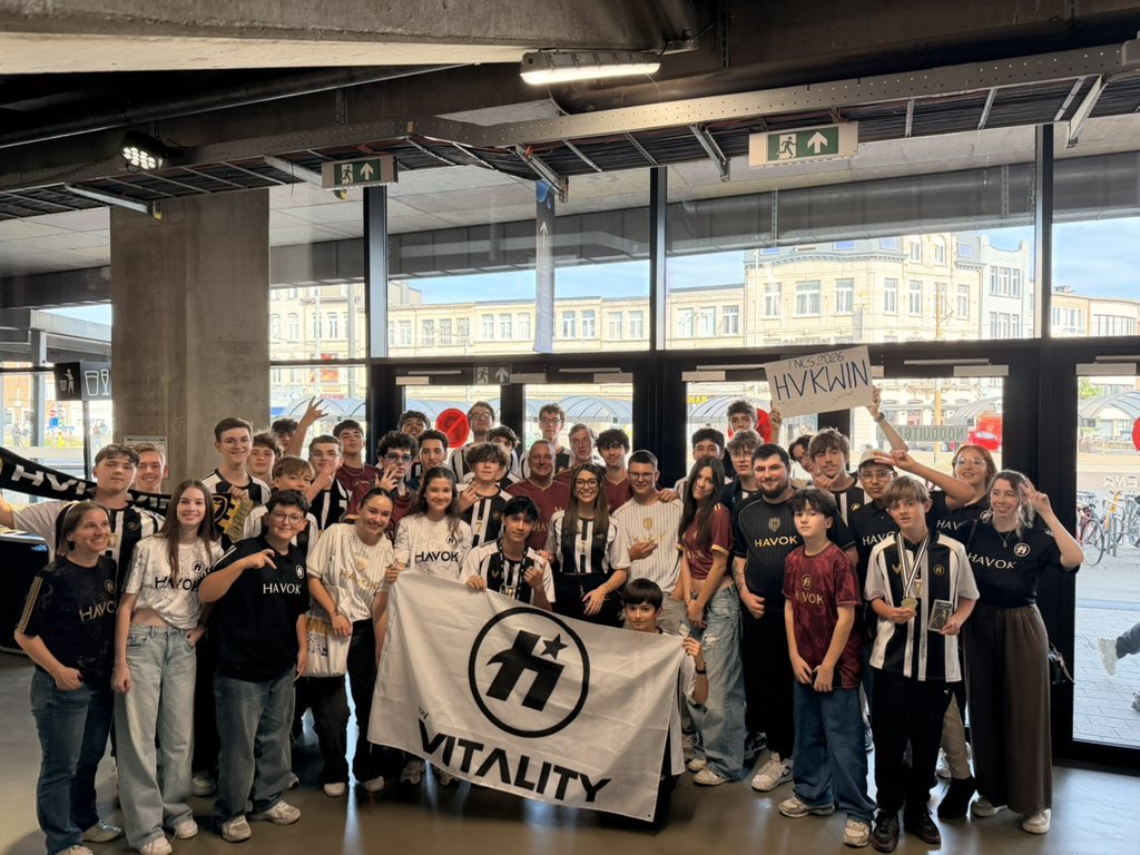 ArtexClip's tweet photo. MERCI À TOUT CEUX QUE J’AI VU DANS LE PARCAGE VOUS ÊTES DES GOATS ! 🤍💛 @allysonmrf @larsgraphic @ZFR_Booby @loduc99 @Silver_fnbr @Sylkaos @SlydiZz @Jinskow @TalmoFN 

ON EST CHAMPIONS DU MONDE ! 🥹@HvKGGs @ZetFarYT @wazzth @SwizzY281 @pixiefnbr https://t.co/8KWuG97OkU