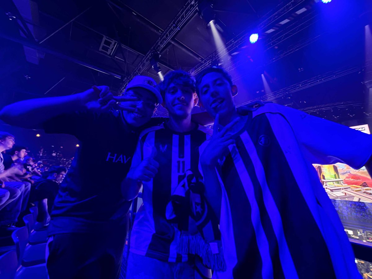 ArtexClip's tweet photo. MERCI À TOUT CEUX QUE J’AI VU DANS LE PARCAGE VOUS ÊTES DES GOATS ! 🤍💛 @allysonmrf @larsgraphic @ZFR_Booby @loduc99 @Silver_fnbr @Sylkaos @SlydiZz @Jinskow @TalmoFN 

ON EST CHAMPIONS DU MONDE ! 🥹@HvKGGs @ZetFarYT @wazzth @SwizzY281 @pixiefnbr https://t.co/8KWuG97OkU