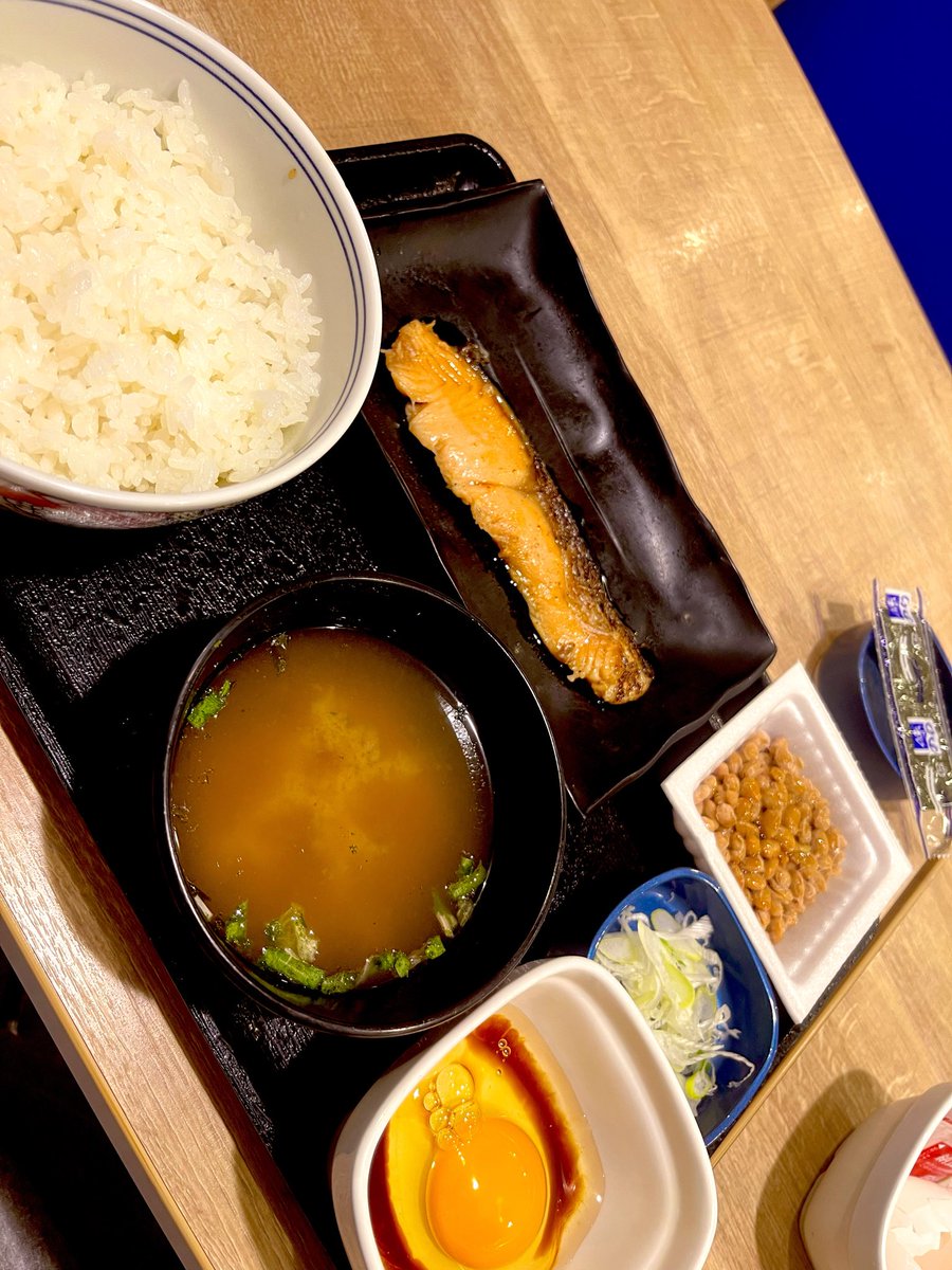 amateurs2525's tweet photo. 誰も居なくて気まづ…
朝ごはん！ https://t.co/jl6JsS1zhi