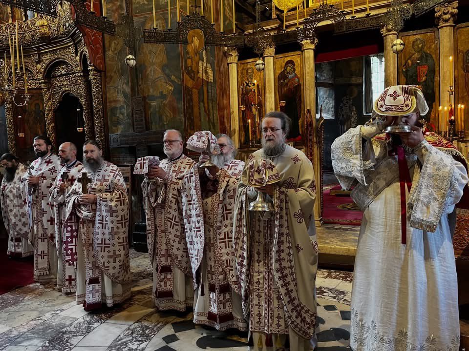 DecaniMonastery's tweet photo. On the feast of the Exaltation of the Holy Cross, the Divine Liturgy at Visoki Dečani Monastery was celebrated by our Abbot, Archimandrite Sava. Concelebrating with him were Father Sava of Holy Transfiguration Monastery in Milton, Canada, Father Philip from Belgium, Hieromonk Pavle of Danići Monastery in Herzegovina, Fathers Dragiša and Filip from Munich, and the hieromonks of our brotherhood.

Around 300 faithful from various regions took part in the service, joining the steady stream of pilgrims who, with tireless devotion and despite every obstacle, continue to come to venerate the relics of the Holy King Stefan. 

#DecaniMonastery #SerbianOrthodoxChurch #Kosovo