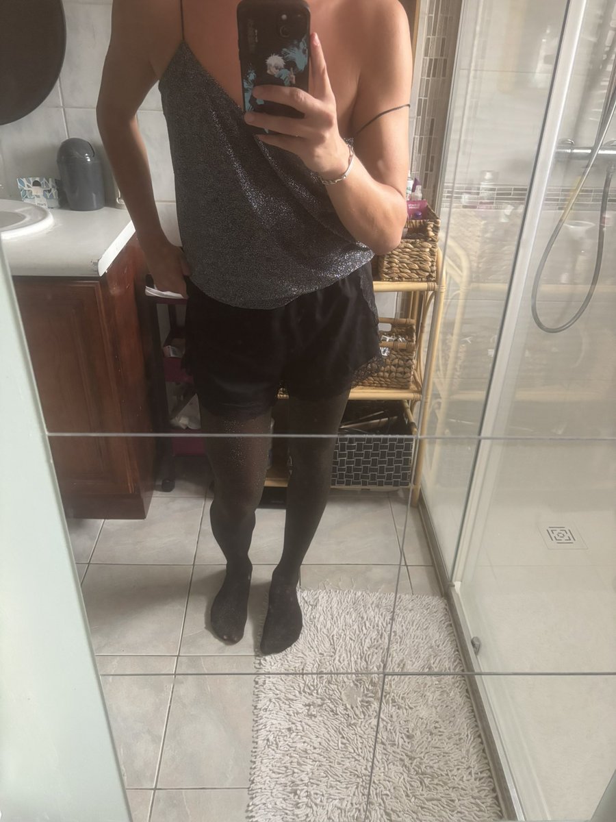 PantyhoseL0ver's tweet photo. Wow already 130 crossdresser people 🫣😮💨
My last fit for u
#Crossdresser #Pantyhose #Shorty https://t.co/tkOuRuAmOq