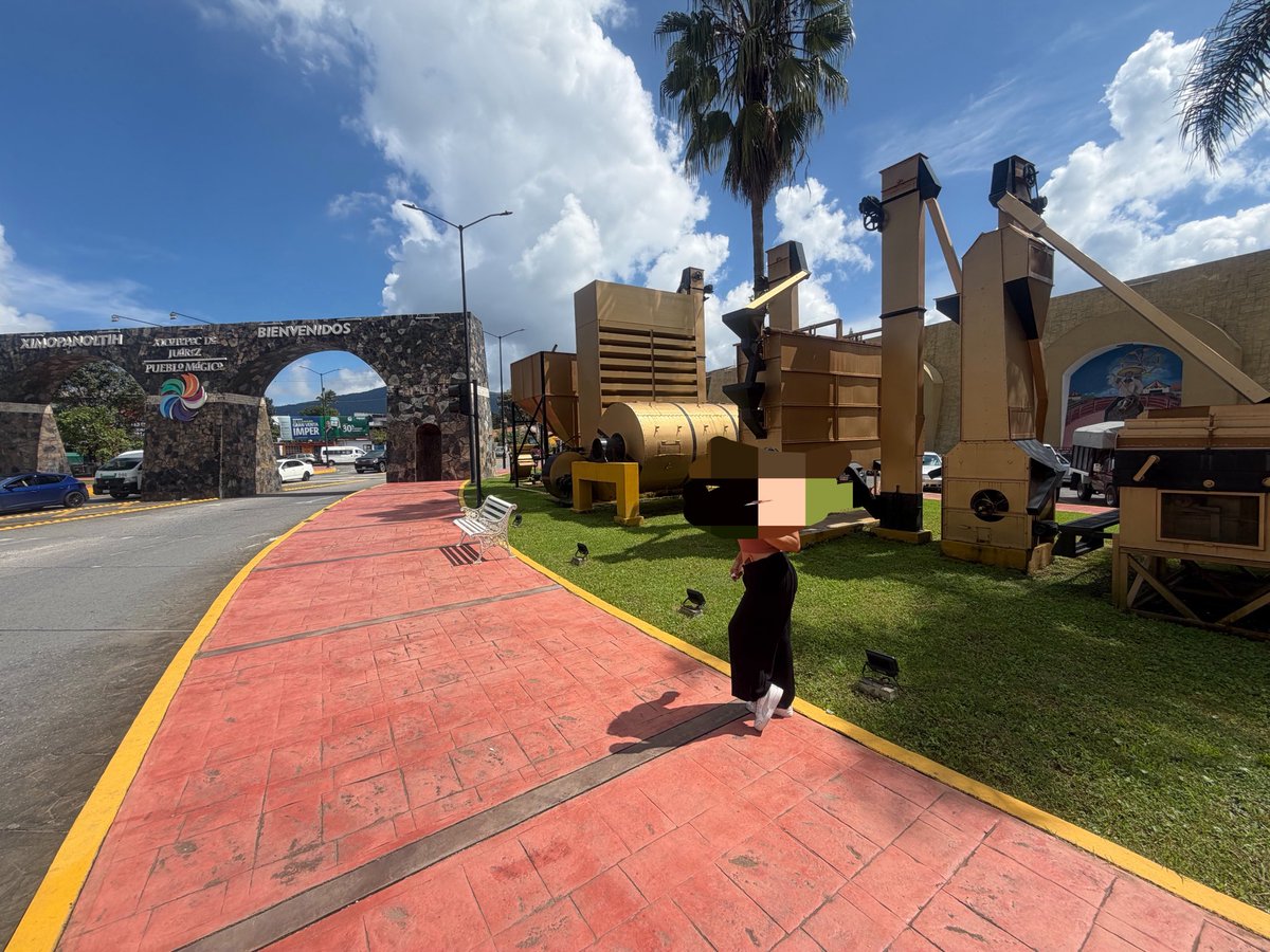 parejahuau's tweet photo. Algo de lo que tenemos cerca, a 2 horas de #CDMXSW, 1:30 de #PachucaSW, 2:30 de #PueblaSW, por si algún día alguien gusta venir a visitarnos 🙊🔥😈 https://t.co/p5F2NmBCrG