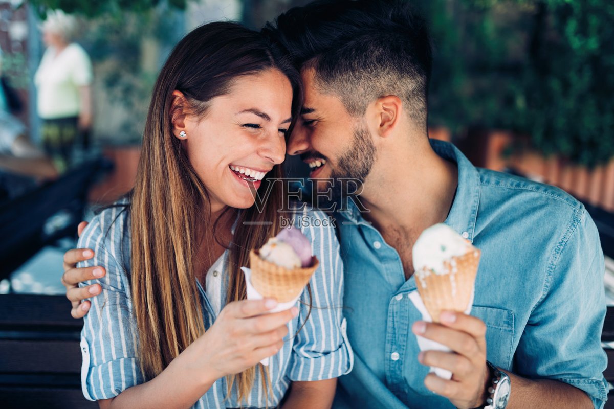 Peck1lr's tweet photo. Hoy encontramos un helado con forma de oso. Nos comimos un cono cada uno y nos manchamos la nariz de chocolate. Amor de mi vida ， https://t.co/VwaZUFWWMW