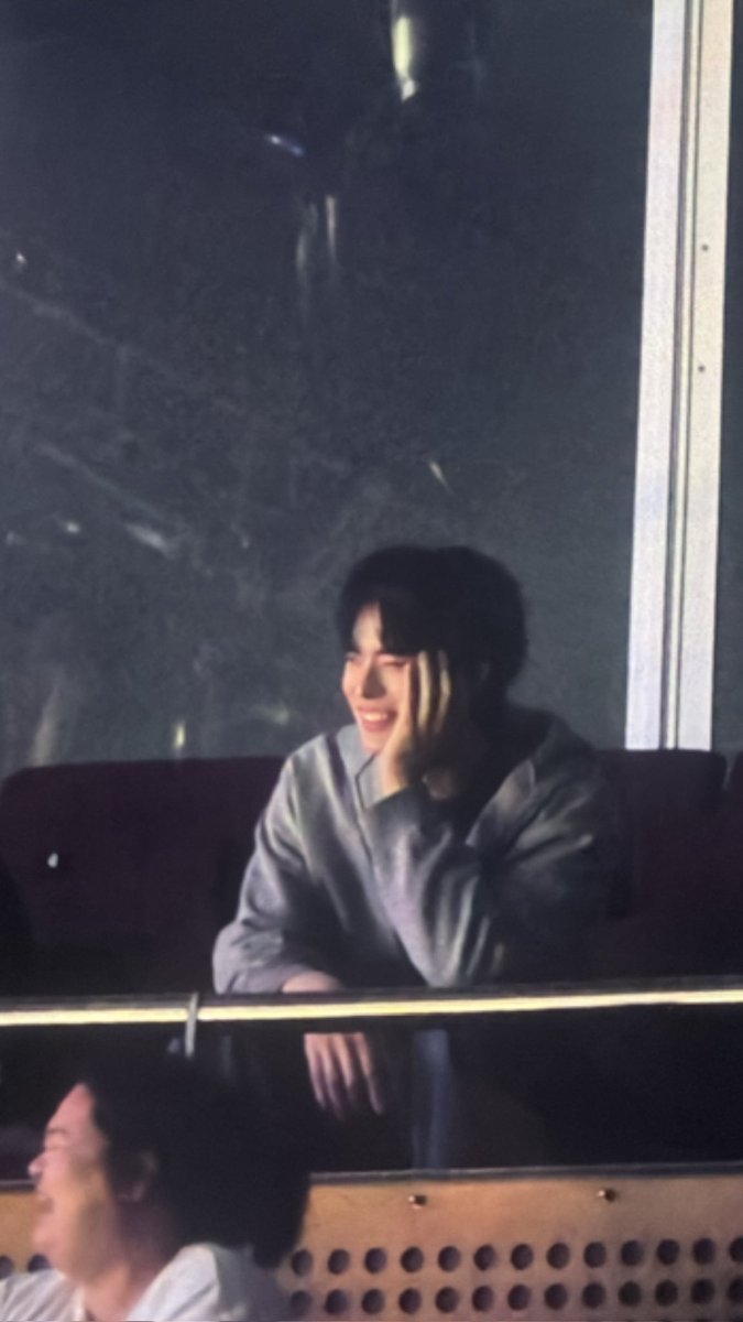 valnnzz's tweet photo. He smiled pretty too https://t.co/LSRCgYlPbL