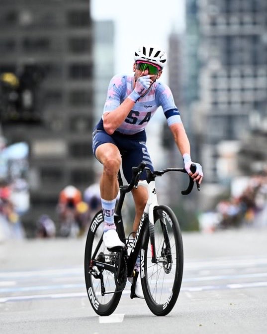laultimaKurva's tweet photo. Random McNulty campeón del Mundo 🌈 #Montréal2026 https://t.co/OlDnwUrbID
