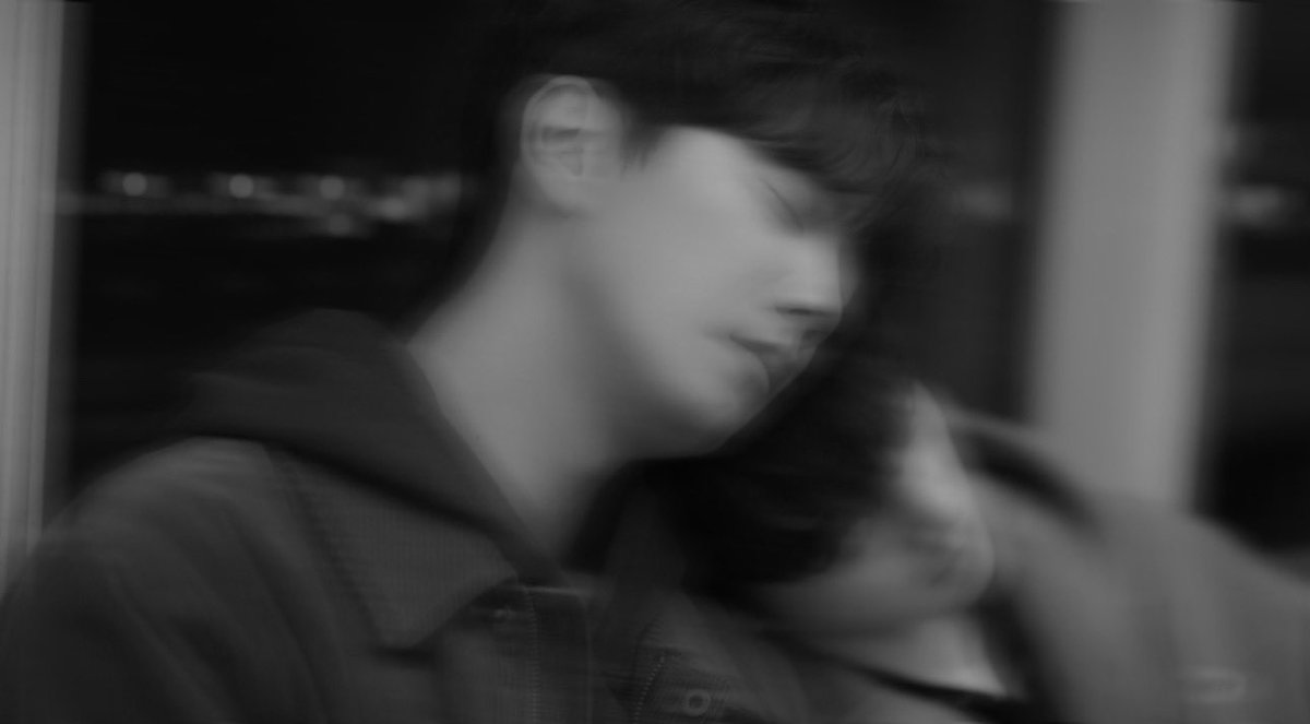 yensieun's tweet photo. “sometimes i go to sleep
and i’m still 17
you still live down my street
you’re not mad at me…” https://t.co/5GCgT4sJUm