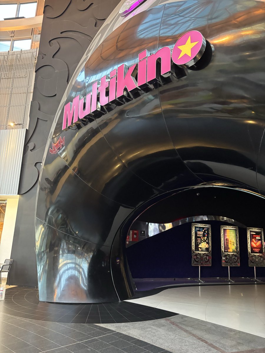 nastrange520's tweet photo. ポーランドで『アベンジャーズエンドゲーム:アンコール』観てきた
むっちゃシアターデカかった https://t.co/89Z2Phxr7q
