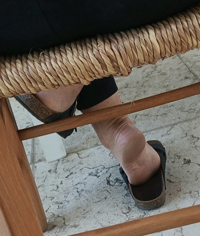 strong_04984's tweet photo. Wife feet https://t.co/syQvSdNEL6