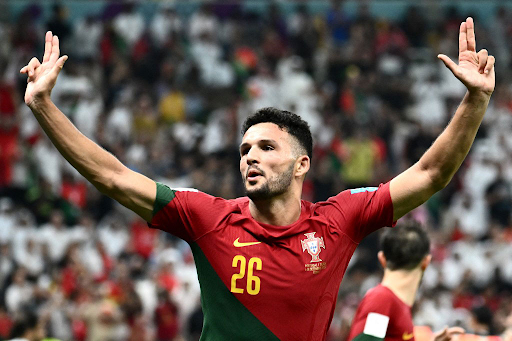 5OUFAINE's tweet photo. ⚽️ الدقيقة 54: غونسالو راموس يعيد البرتغال إلى المقدمة أمام النرويج! النرويج 1-2 البرتغال في دوري الأمم الأوروبية، بعد أن عادل هالاند (51'). #دوري_الأمم #البرتغال_النرويج https://t.co/OfKFYqgiSp