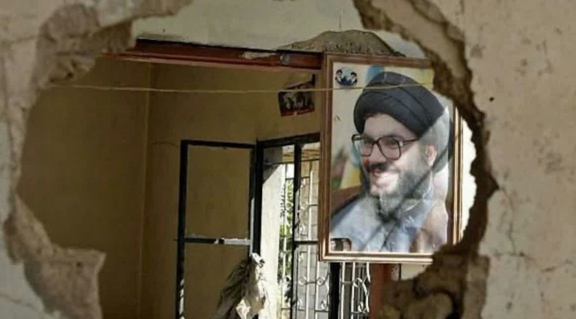 Khorshid_Mz's tweet photo. سلام بر قصيده‌ای 
که قافيه‌اش پس از تو گُم شد...»
#سید_مقاومت https://t.co/bRT1TwcqmS