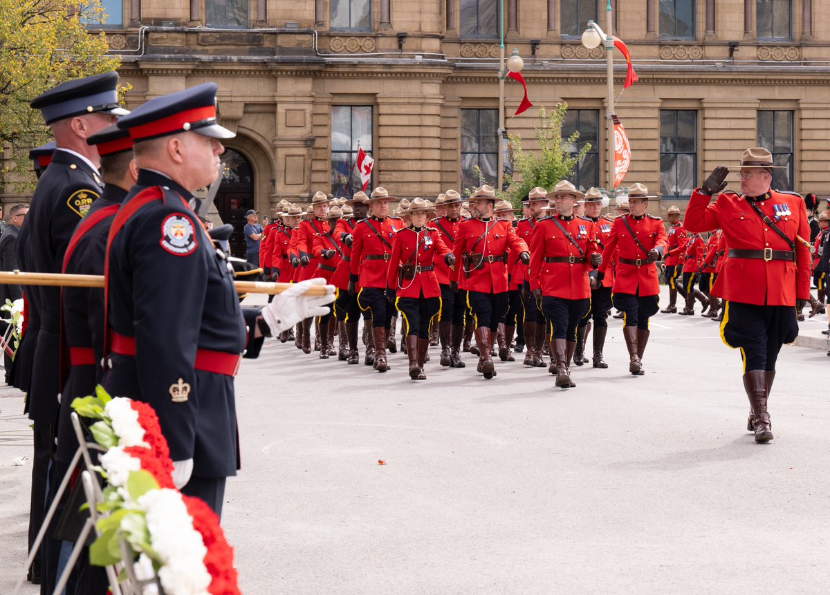 CommrRCMPGRC's tweet photo. Today on Police and Peace Officers’ National Memorial Day, we honour those who made the ultimate sacrifice in service to Canada. We remember them and stand with the families, friends and colleagues to carry their memory forward every day. https://t.co/gcFbotz3j3
