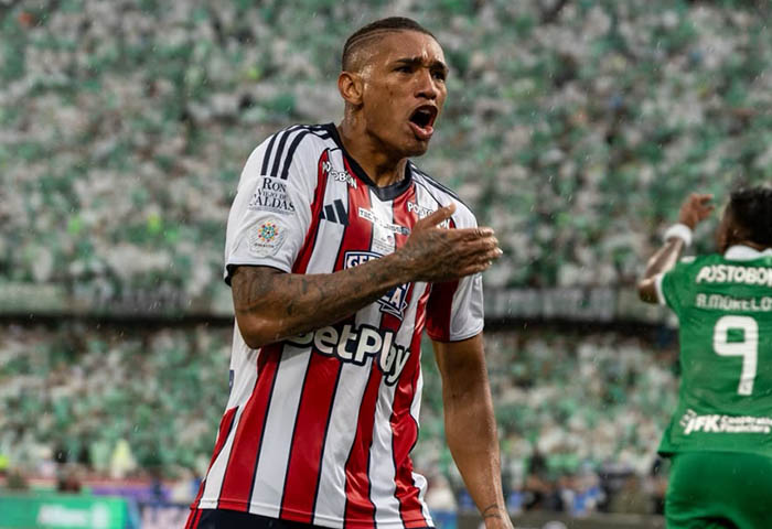 JunioristasVpar's tweet photo. Aún con sus errores y expulsiones, creo que Jermain es uno de los defensas más completos que hemos visto en @JuniorClubSA https://t.co/sI3qXT45Zd