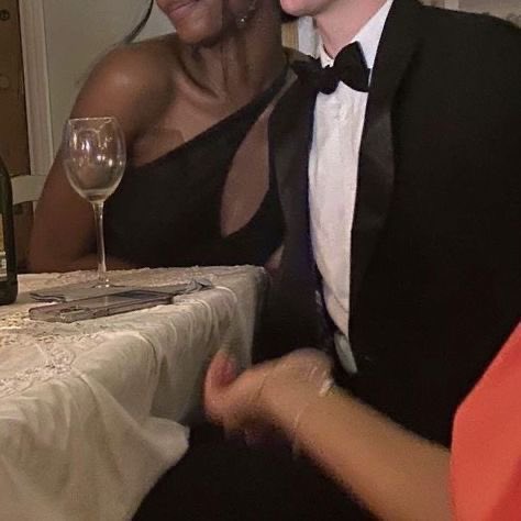 nicoledtfu's tweet photo. GUYS CARNIYA AT THE VMAS https://t.co/75E6gHl4hq