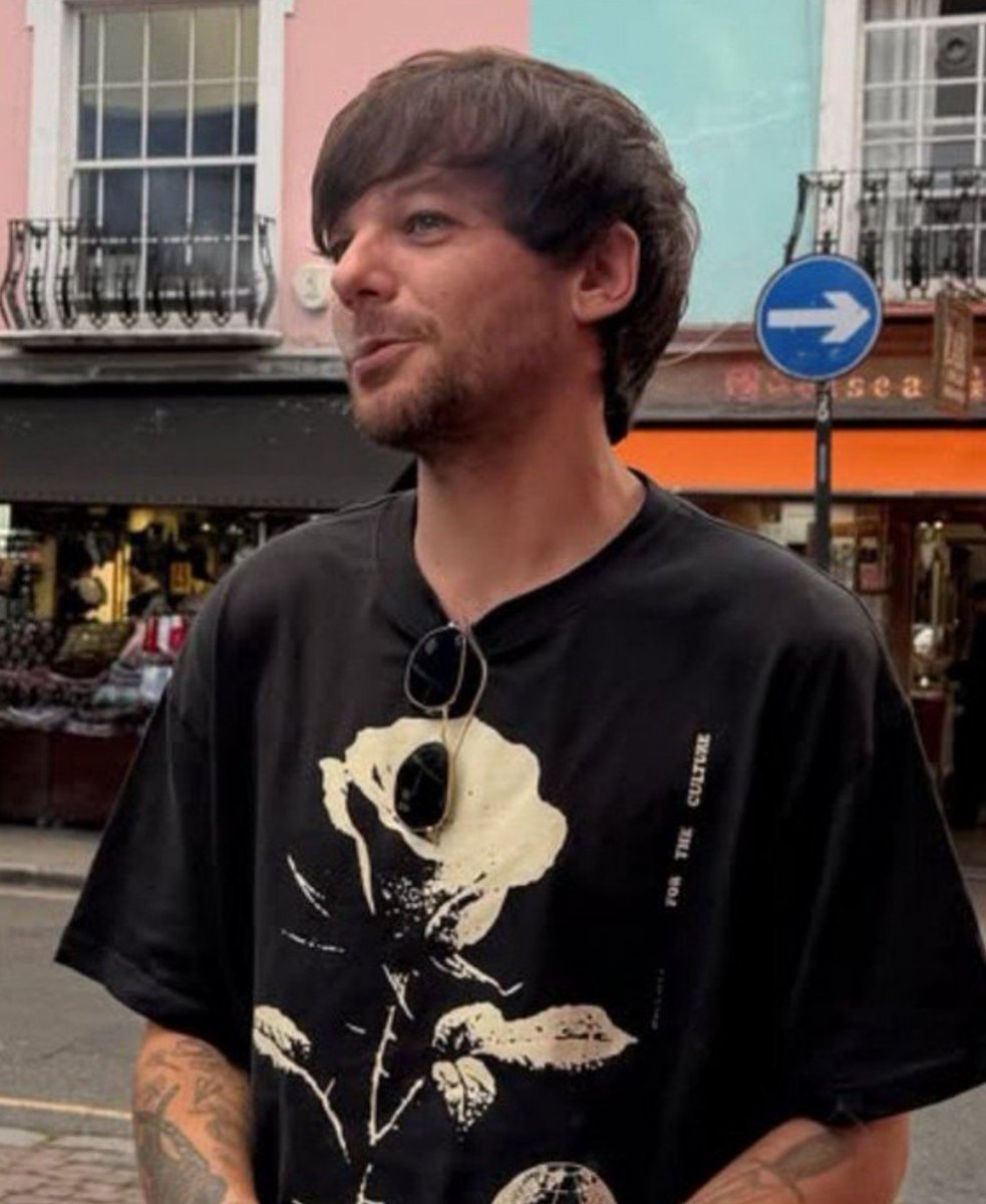 speaknow_louis's tweet photo. "everything change outside but I feel the same inside" 🥺 https://t.co/wCICzgntQI
