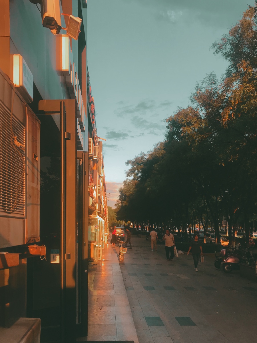 CarlosFerrwb0u's tweet photo. La brisa de la tarde, las calles llenas de historias, un rincón del barrio que no puedes perder. ， https://t.co/FUXmITWpDd