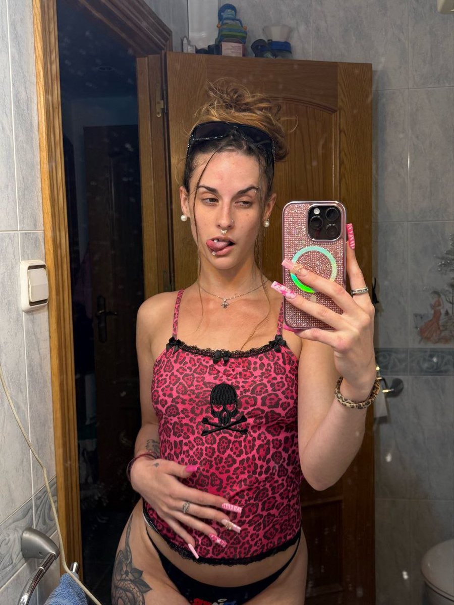 Xeniaaagoddess's tweet photo. Se k estás deseando k te cuente cn detalles tdo lo de anoche puto cerdo rastrero🥱🔥dm y tributo🧎🏼🫴🏼💸 #finsub #findom #walletdrain #moneyslave #paypig #simp #pelele #pagafantas #cajerohumano #moneymiss #sumiso #tributo #dominacion #slave #finfet #cornudosumiso #atmhuman #sumi https://t.co/YNZ4yRw1eJ
