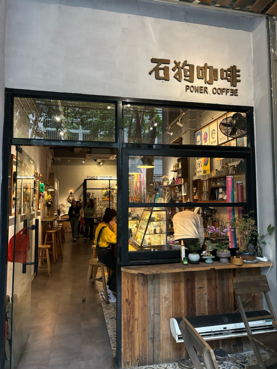 Colenemc7lh's tweet photo. Hoy hice una ruta tranquila por el centro de la ciudad, tomé fotos de la plaza antigua y probé un café nuevo. Un día perfecto para descubrir rincones cercanos. https://t.co/7uOk4cCIus