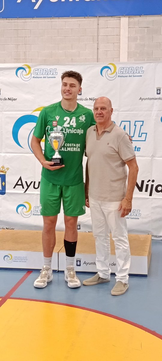 FAVB_'s tweet photo. 🏆 CV ALMERÍA UNICAJA COSTA DE ALMERÍA REVALIDA EL TÍTULO DE CAMPEÓN DE LA COPA ANDALUCÍA MASCULINA 

🏆 Campeón | CV Almería Unicaja Costa de Almería 
🥈 Subcampeón | 3stevoley Rincón de la Victoria 
⭐ MVP | Clay Wieter (CV Unicaja Costa de Almería) https://t.co/cJuguCNymF
