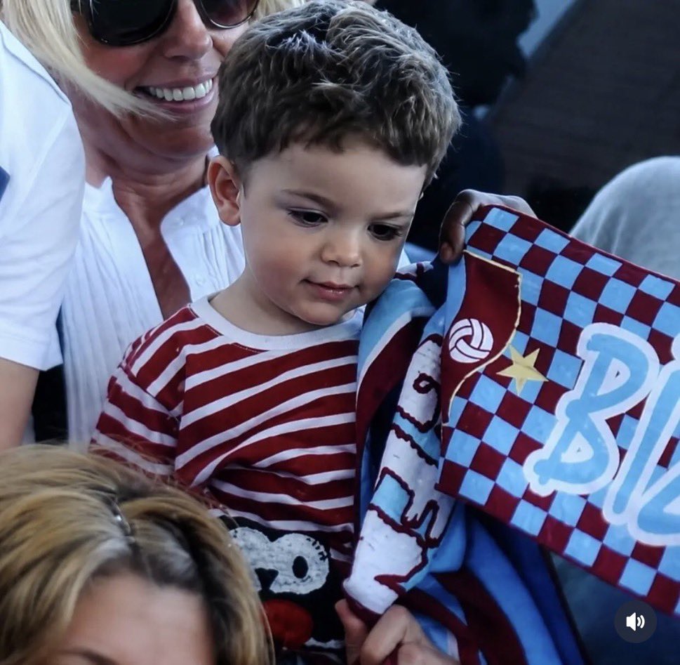 mattiamingizi's tweet photo. Eminim ki cennettin her hangi bir yerinden trabzonspor maçlarını izleyip böyle gülümsüyorsundur..🐼🤎 
#MattiaAhmetMinguzziİçinAdalet https://t.co/hHeHbJjm2e