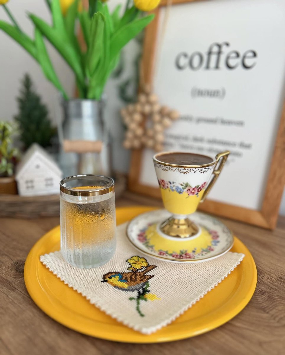 MillicentL3g's tweet photo. The coffee of the day matters. 💛✌️ ☕ https://t.co/nIWgUoQ49d