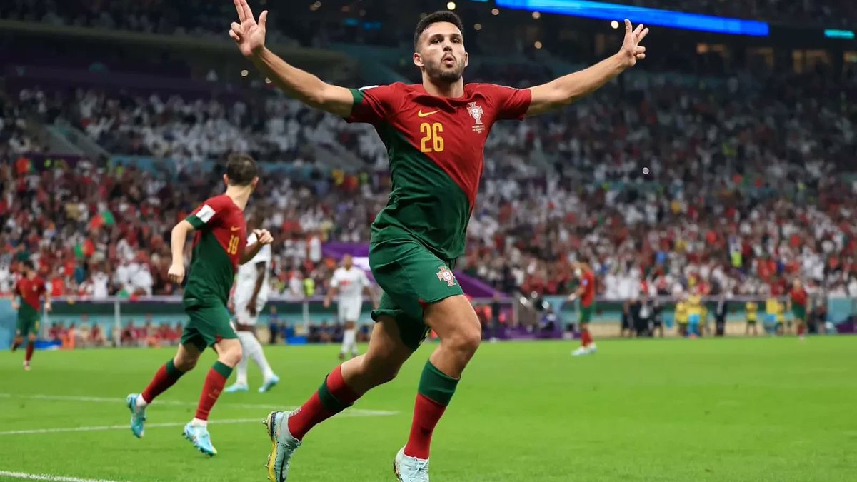 5OUFAINE's tweet photo. ⚽️ هدف جديد للبرتغال! غونسالو راموس يسجّل هدفه الثاني في الدقيقة 58، لتتقدّم البرتغال 3-1 على النرويج في دوري الأمم الأوروبية. #البرتغال #النرويج #دوري_الأمم https://t.co/cJ0mWWTOvk