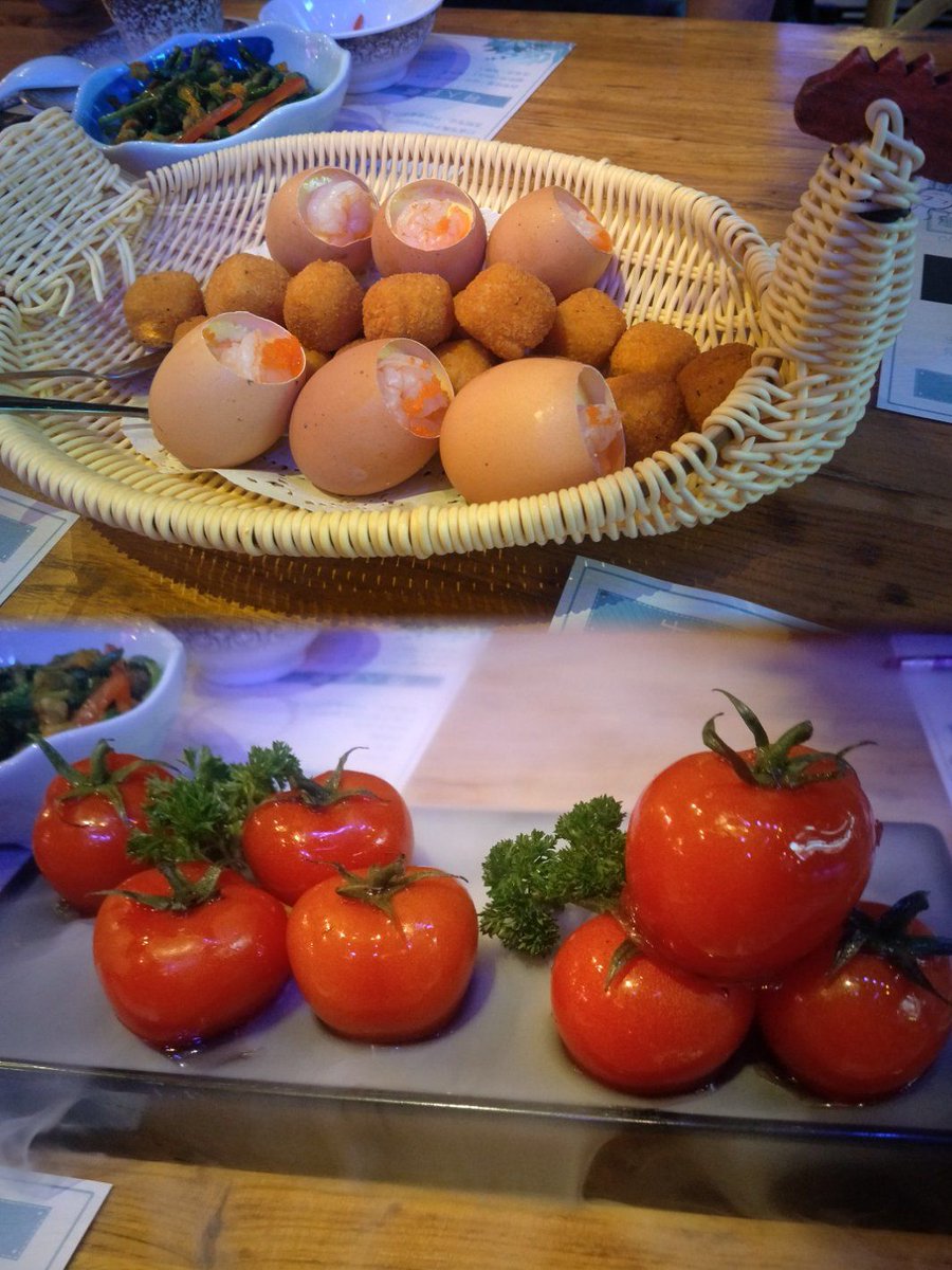 Higginsrr0's tweet photo. Esta semana traigo huevos camperos, tomates maduros y espinacas frescas listos para cocinar platos ricos y saludables! https://t.co/7CjDPCAnr2