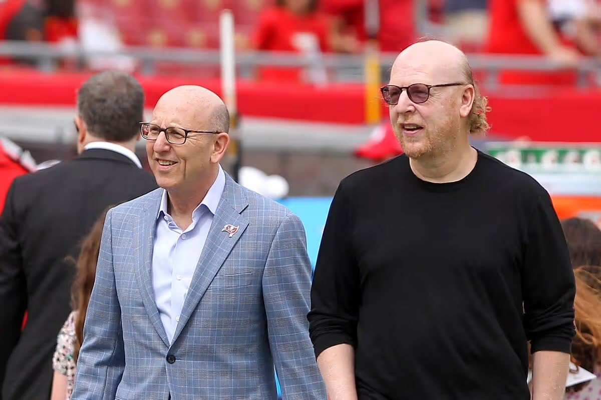 Manutd_addicts's tweet photo. 🚨🚨🚨

EXCL:

The UK’s football regulator will restrict Man United from taking on more debt to build a new stadium. 

The Glazers would then have to inject equity, sell more of their stake or sell the club. 

#MUFC https://t.co/aZj7uNsh2l