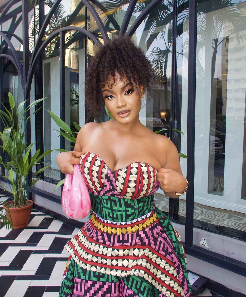 TheDamiForeign's tweet photo. Let’s settle this, who’s prettier between Carter efe’s Ex, Elma and his new girlfriend, Taylor jasmine?🤔🌝 https://t.co/6S0e8s6A1q