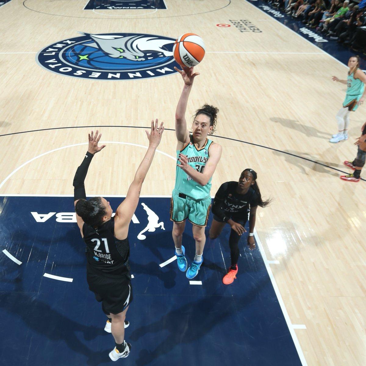 WNBA's tweet photo. NOTHING ELSE TO SAY OTHER THAN:

BREANNA. STEWART. 🗣️

34 PTS | 12 REB | 6 AST | 2 STL | 2 BLK | 2 3PM https://t.co/NnjHnuGcu9