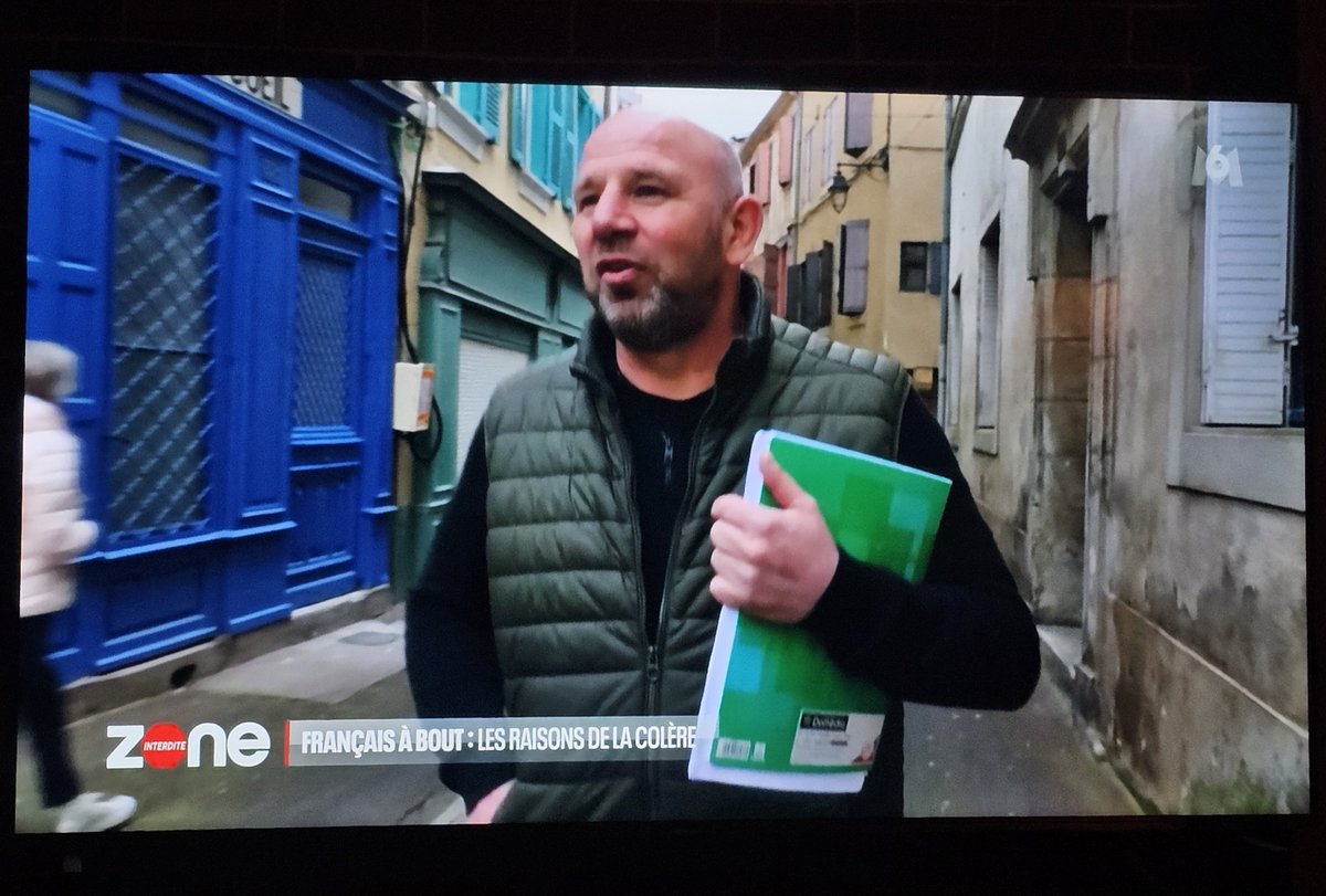 _piegeamorue42's tweet photo. Emmerder encore 2 semaines un patron qui de bat pour sauver sa boite pour 250€ qu'il a envoyé en plus...

L'URSSAF, le Fisc, les politques etc...
Vous avez du sang sur les mains.

Un jour qui ne ressemble pas aux autres vous allez en prendre plein la gueule 😒

#zoneinterdite https://t.co/fn7ugjJsdK