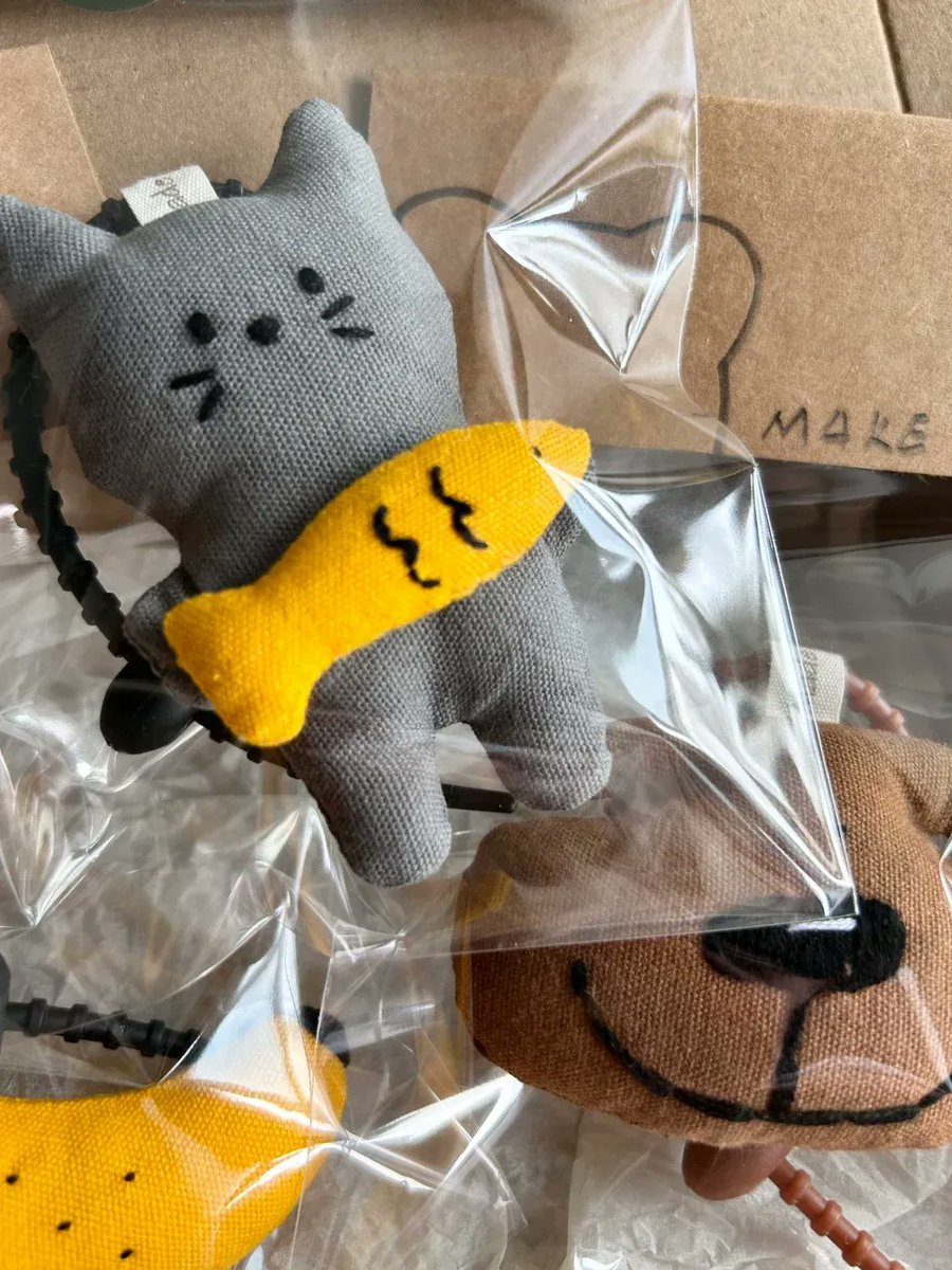 MoniqueAllrsi's tweet photo. Hoy hice un llavero de goma eva con forma de gatito, fácil y perfecto para regalar a mis amigos https://t.co/nYzL0GaPcs