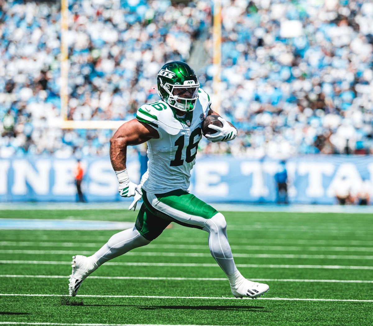 NYJetsTFMedia's tweet photo. Rookie TE Kenyon Sadiq today:

8 targets
7 catches
105 yards
1 TD

#Jets https://t.co/7kavC5Ii7D