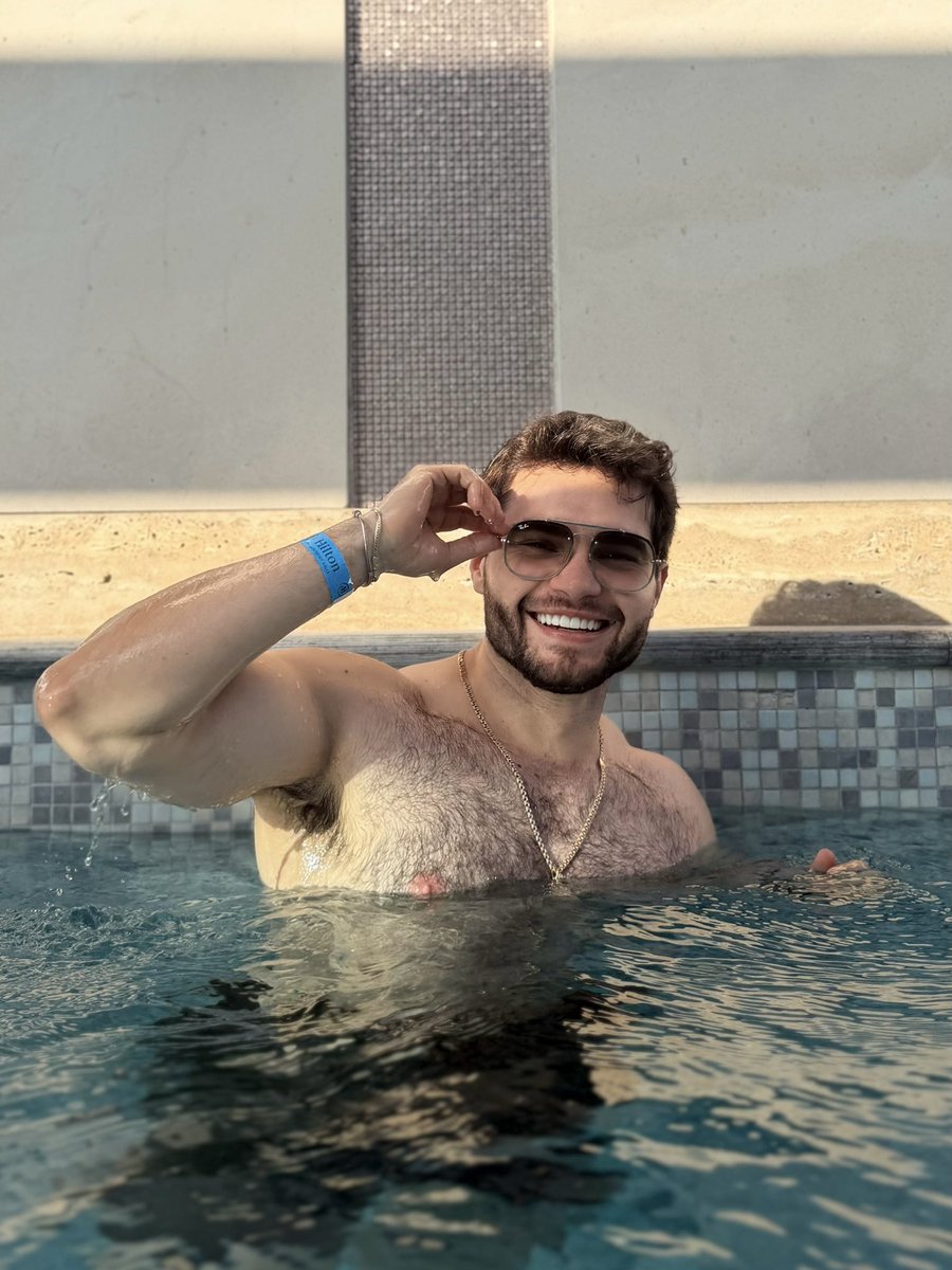 RobertoBermea's tweet photo. 🕶️☀️💦 https://t.co/VQBYHFbglt