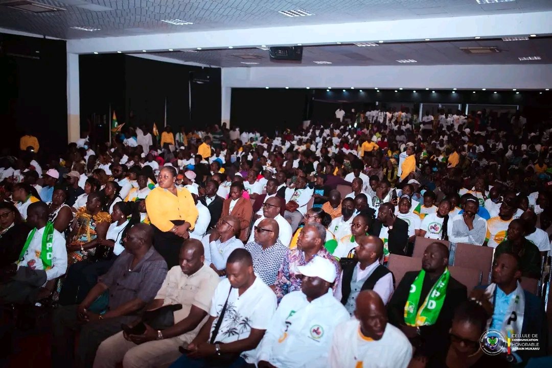 BilamboPat30382's tweet photo. 🇨🇩 RDC | POLITIQUE — LE PEUPLE EST SOUVERAIN ! La #FPD dit OUI au #dialogue !

« La souveraineté nationale appartient au peuple. Tout pouvoir émane du peuple. » — Article 5 de la Constitution.

La Force Populaire des Démocrates (FPD) réaffirme son attachement au rôle central du peuple dans les grandes décisions concernant l’avenir de la Nation.

Le parti se prononce en faveur du dialogue et du changement de la Constitution, en défendant une démarche qui, selon lui, doit placer le peuple souverain au cœur du processus.

Objectif affiché : un Congo de paix, de stabilité et de développement.

MISALA EZO MONANA !
ENGAGEMENT EZO MONANA !
RÉSULTATS MPE EZO MONANA !

Félicitations à l’Autorité morale Jean-Louis Bauna, au Président national @Aubin_Mukanu010 au Secrétaire général #Christian #Bolodjwa, ainsi qu’à l’ensemble des cadres, fédéraux, sectionneurs, militants et sympathisants de la FPD pour la réussite de cette matinée politique.

CONGO NA BISO, CHOIX NA BISO !
PEUPLE AZA SOUVERAIN !

UNITÉ — TRAVAIL — DÉVELOPPEMENT

POUR LE CONGO, AVANÇONS ENSEMBLE !
@Presidence_RDC @TinaSalama2 @AugustinKabuyaT