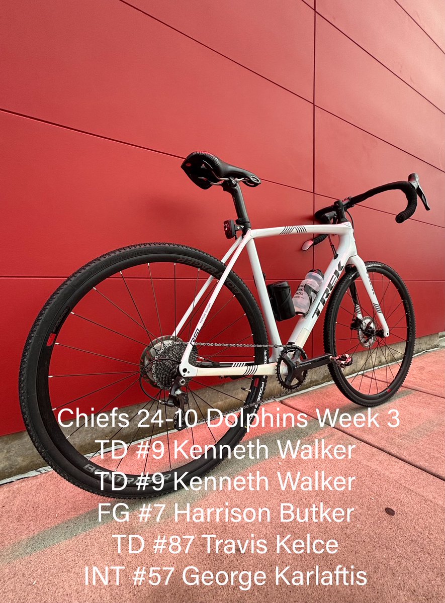 myke237's tweet photo. Chiefs win 24-10 over Miami
🎼 Ride your own story.
#i_walk #i_bike 👣🚲 #trekbikes #kansascity #bontrager #BooneRSL #selleitalia #cycling #bikinglife #michelin #giro #Oakley #twinsix #lovingthedaylight #rideyourownstory #chiefs #chiefskingdom #afc #kansascitychiefs https://t.co/RO2hjk6OMZ