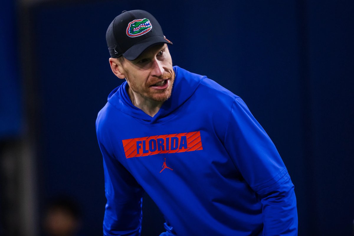 gatorsszn's tweet photo. Florida’s O-Line has been insane this season

Through 4 games:
- 2 Sacks allowed
- 2 QB hurries
- 14 TFL’s

Phil Trautwein did this in one offseason… https://t.co/kHsC5d0NuJ