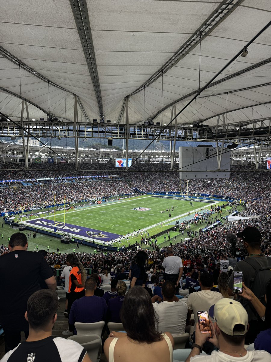 pepenarduchi's tweet photo. Me juraram que o jogo da NFL no Rio iria flopar, que não lotaria o Maracanã…

Péssimo dia pra quem torce contra o esporte. O futebol americano é uma realidade no Brasil! 🇧🇷🏈 https://t.co/zJwyTdaEtP