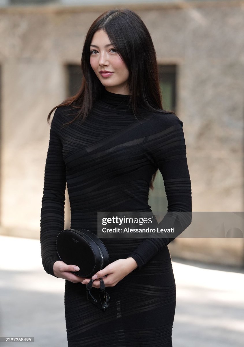 mmartineaudaily's tweet photo. Miku Martineau at the Giorgio Armani fashion show in Milan, Italy 🖤 https://t.co/E444C8nZDn