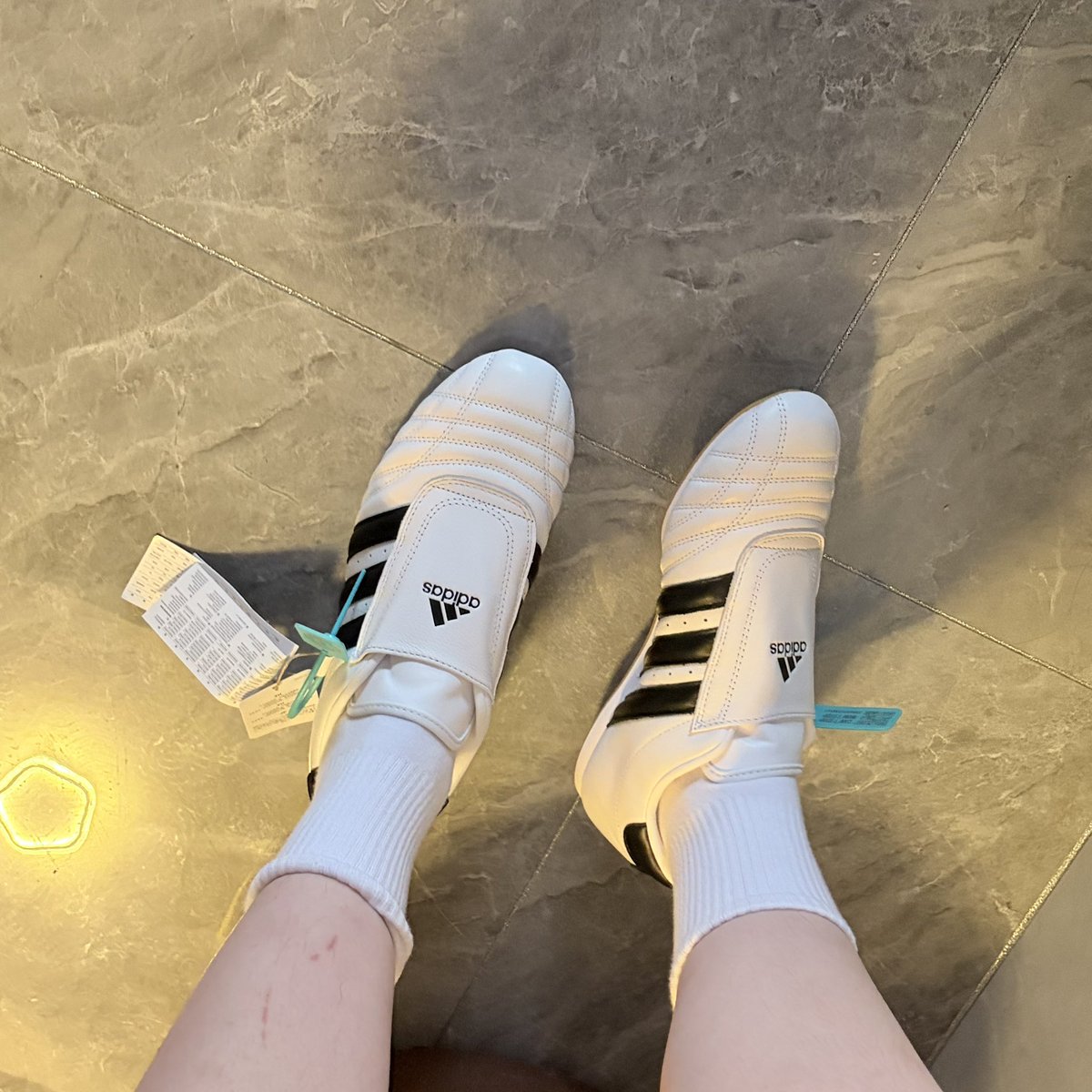 7eeolijia's tweet photo. 阿迪跆拳道鞋我宣布你现在荣升为我的爱鞋。 https://t.co/4RCSYbntx2