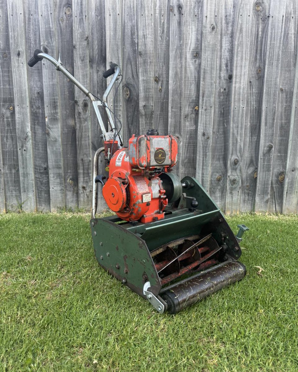 ColetteStallion's tweet photo. An old-school twin-rail 14” with its original Kirby engine. It arrived neither running nor cutting, but we soon had it sorted. The cutter sprocket, chain, pot shaft seals, bearing, thrust pad, fuel lines, tap, spark plug, air filter and carburettor https://t.co/Eug74LFk5n
