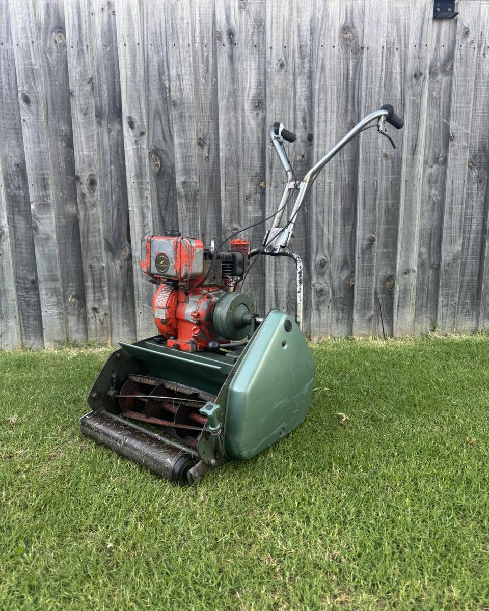 ColetteStallion's tweet photo. An old-school twin-rail 14” with its original Kirby engine. It arrived neither running nor cutting, but we soon had it sorted. The cutter sprocket, chain, pot shaft seals, bearing, thrust pad, fuel lines, tap, spark plug, air filter and carburettor https://t.co/Eug74LFk5n