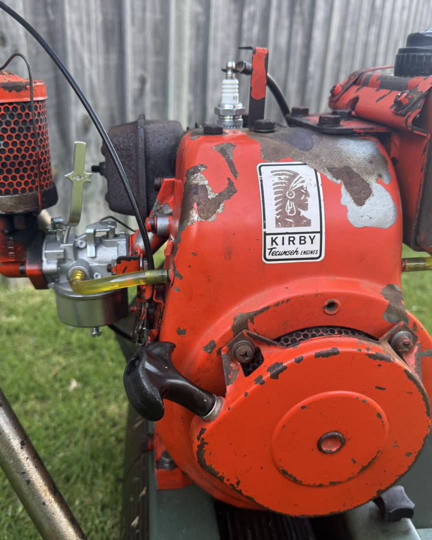 ColetteStallion's tweet photo. An old-school twin-rail 14” with its original Kirby engine. It arrived neither running nor cutting, but we soon had it sorted. The cutter sprocket, chain, pot shaft seals, bearing, thrust pad, fuel lines, tap, spark plug, air filter and carburettor https://t.co/Eug74LFk5n