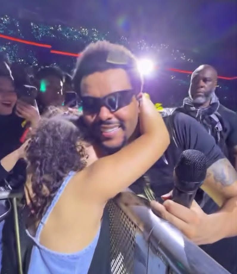 QGTheWeeknd's tweet photo. Katana was present at The Weeknd's show in Jakarta, the same little girl who was on the same tour in 2022 https://t.co/KIwgyF7o8a