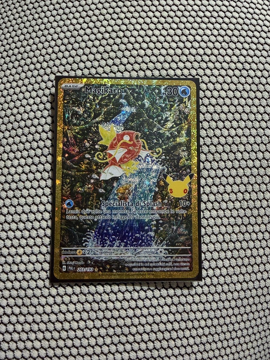 pipluplos's tweet photo. buonasera.. ho trovato questa carta dalla tin di sylveon……. quanto vale?? https://t.co/2CnvyjI3rX